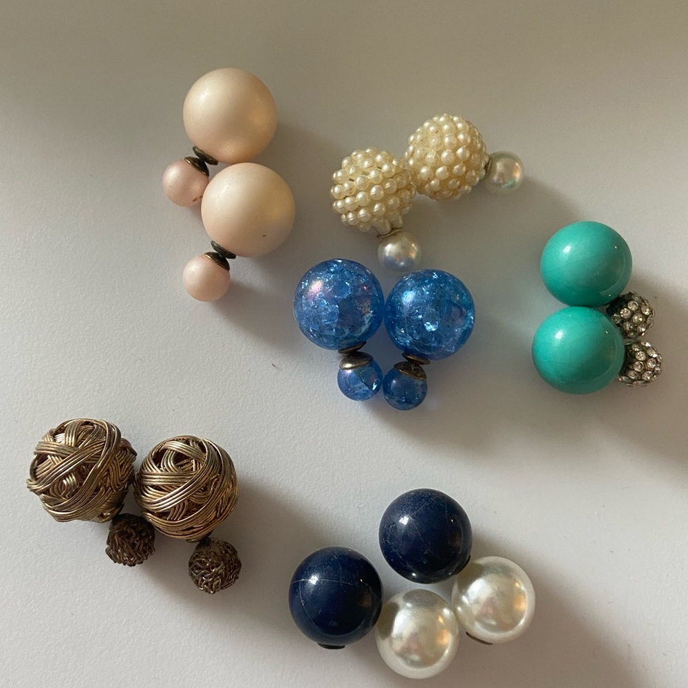 Bundle of Reversible Earrings 🩷💙🤍